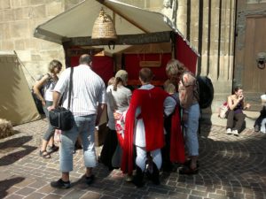 Foto viele Zuschauer und Besucher vor meinem Kerzenzieherstand